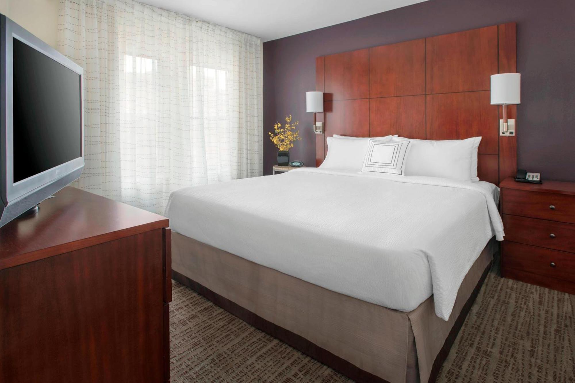 Hotel Old Town South At Carlyle 3*