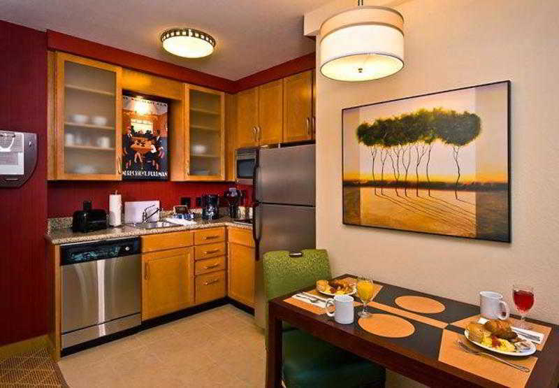 Hotel Old Town South At Carlyle 3*