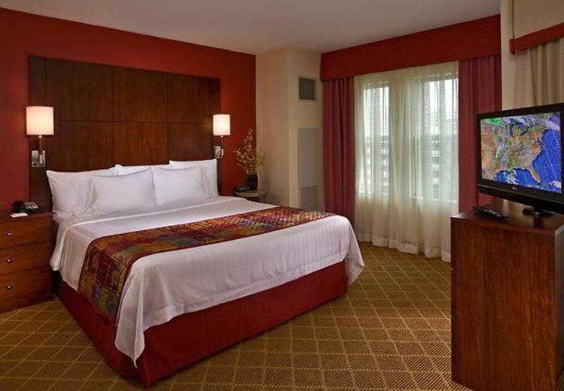 Hotel Old Town South At Carlyle 3*